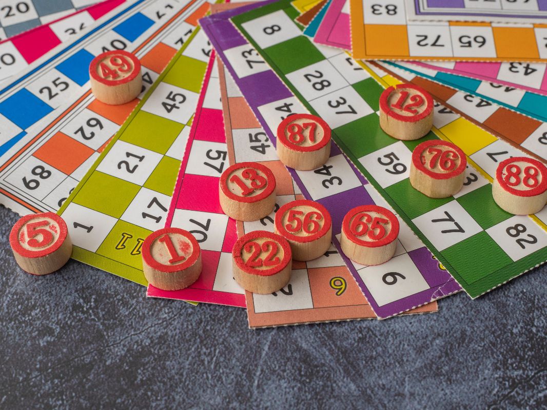 Fichas y cartones de bingo